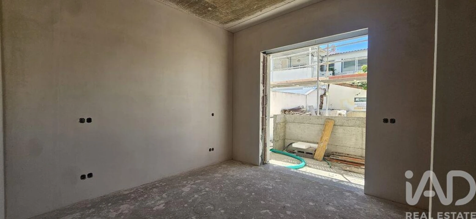 Apartamento T2 para Venda em Quarteira Foto 3