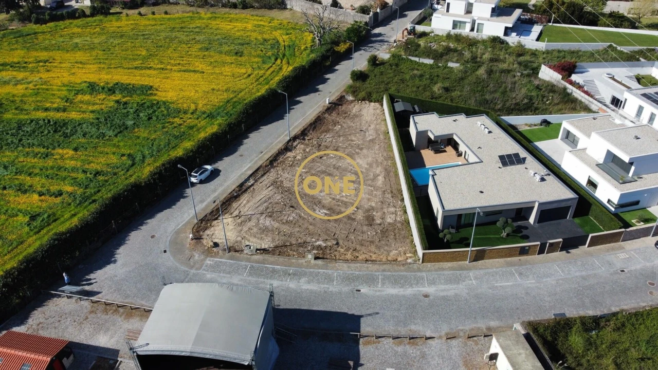 Terreno para Venda em Póvoa de Varzim, Beiriz e Argivai Foto 1