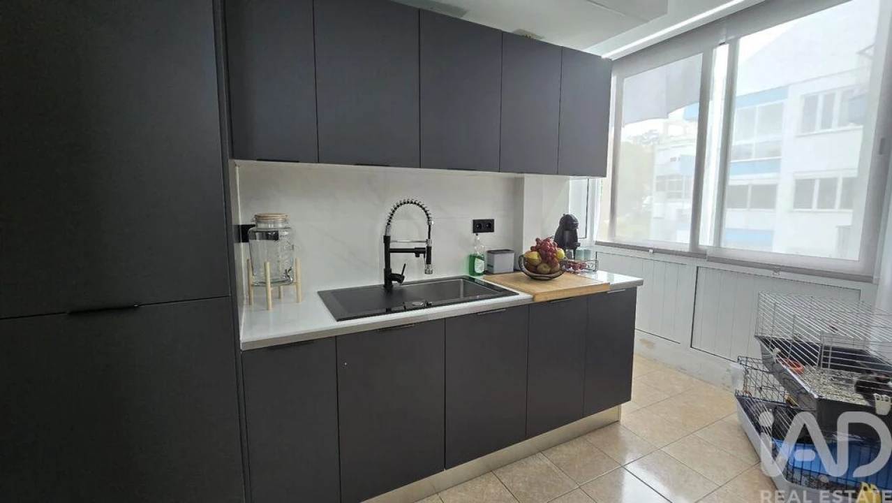 Apartamento T2 para Venda em Alfragide Foto 6