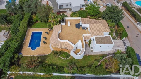 Moradia T4 para Venda em Albufeira e Olhos de Água
