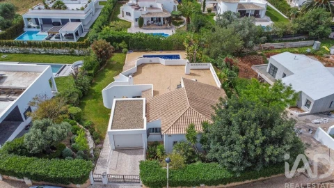 Moradia T4 para Venda em Albufeira e Olhos de Água