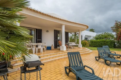 Moradia T4 para Venda em Albufeira e Olhos de Água