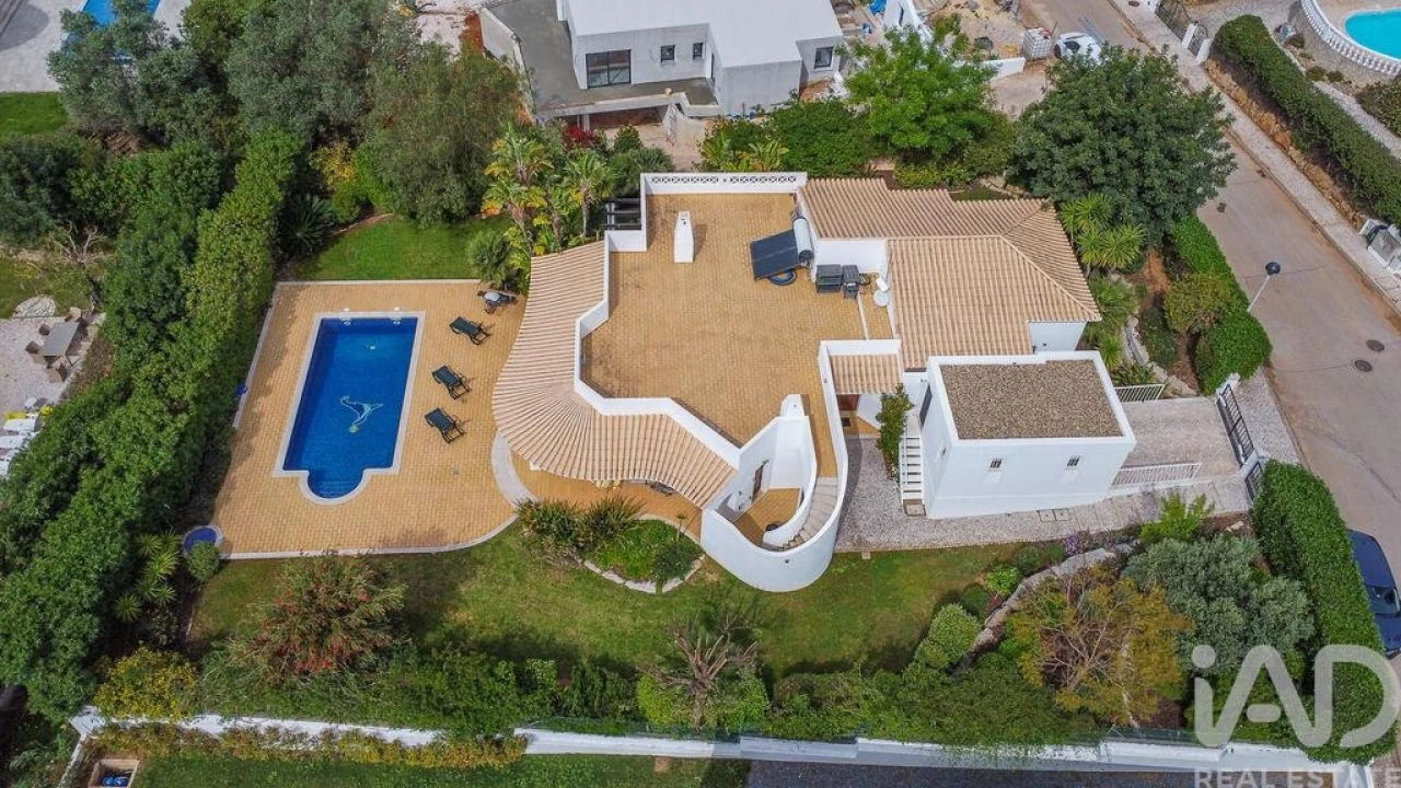 Moradia T4 para Venda em Albufeira e Olhos de Água Foto 11