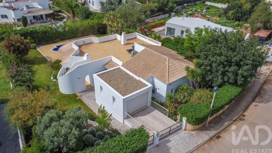 Moradia T4 para Venda em Albufeira e Olhos de Água Foto 9