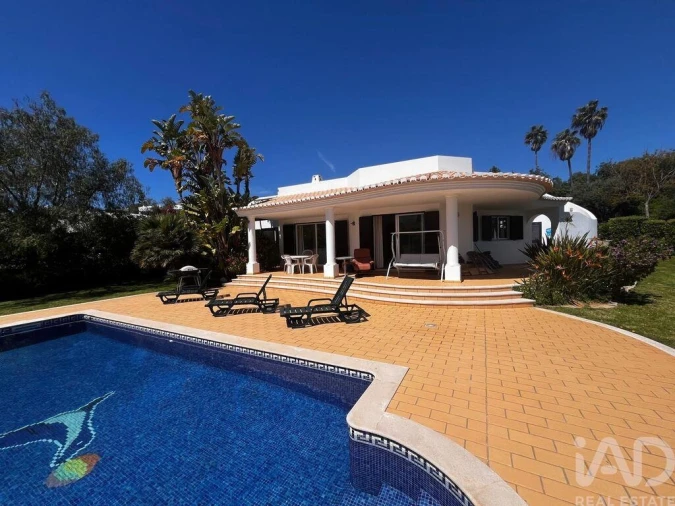 Moradia T4 para Venda em Albufeira e Olhos de Água Foto 1