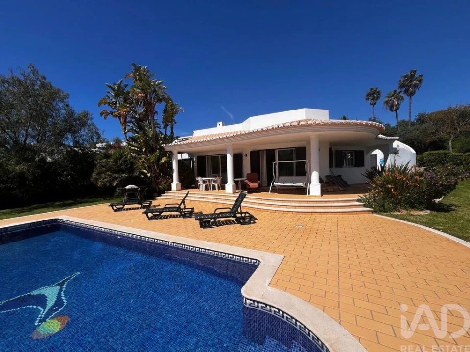 Moradia T4 para Venda em Albufeira e Olhos de Água Foto 1