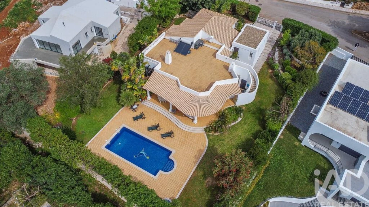 Moradia T4 para Venda em Albufeira e Olhos de Água Foto 12