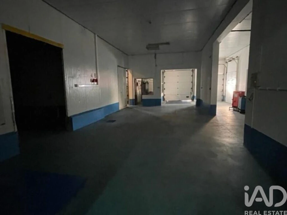 Armazém para Venda em Praia da Vitoria (Santa Cruz) Foto 9