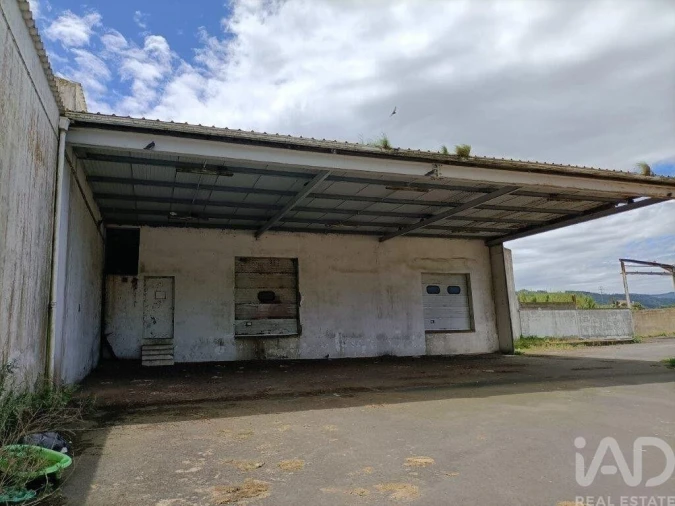 Armazém para Venda em Praia da Vitoria (Santa Cruz) Foto 5