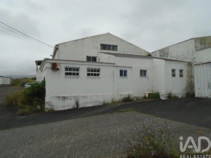Armazém para Venda em Praia da Vitoria (Santa Cruz) Foto 7