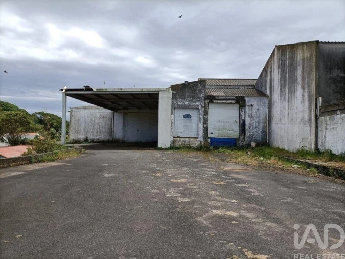 Armazém para Venda em Praia da Vitoria (Santa Cruz) Foto 6