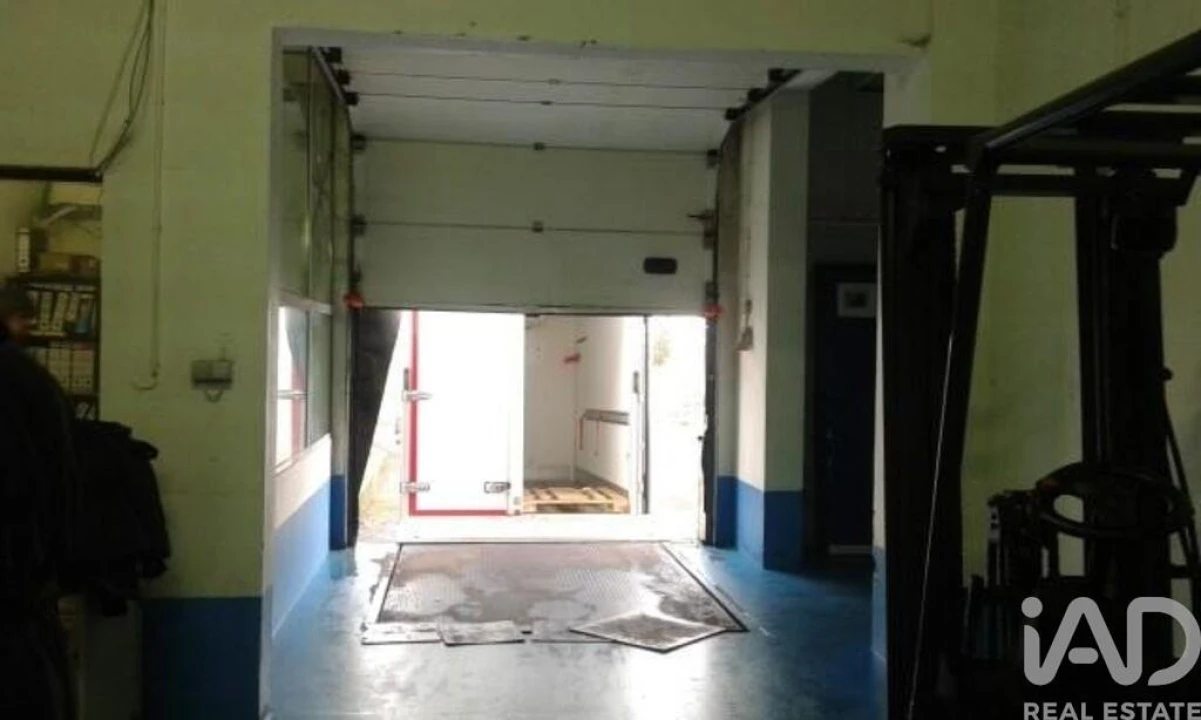 Armazém para Venda em Praia da Vitoria (Santa Cruz) Foto 10