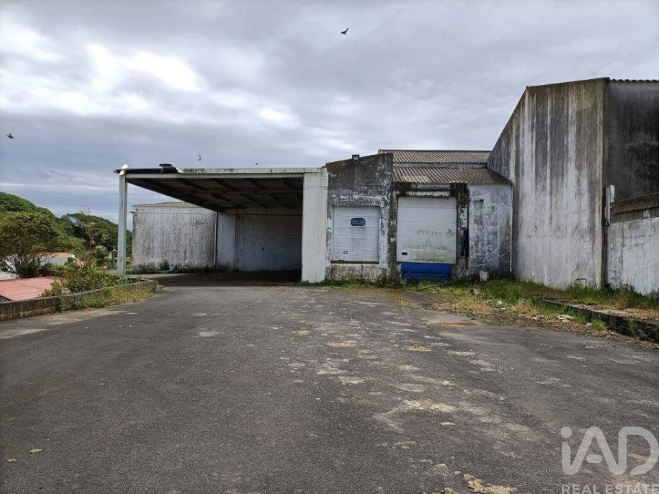 Armazém para Venda em Praia da Vitoria (Santa Cruz) Foto 6