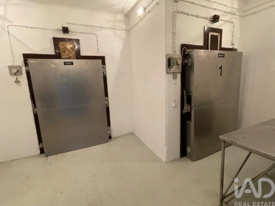 Armazém para Venda em Praia da Vitoria (Santa Cruz) Foto 14