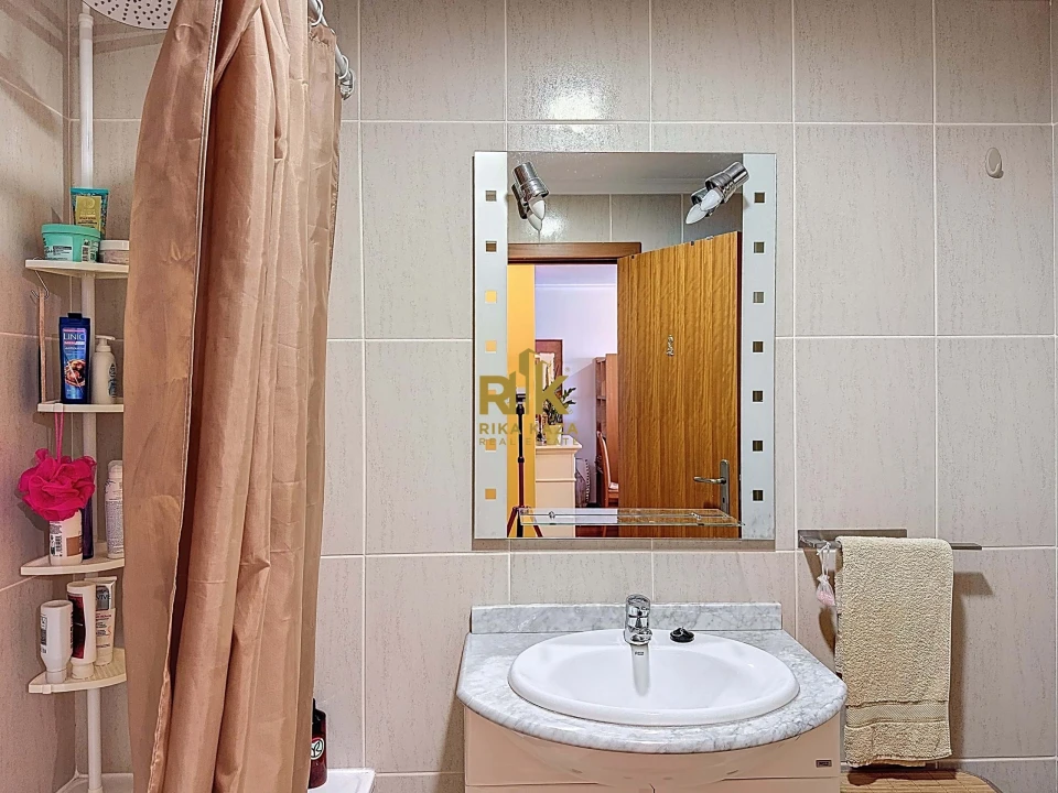 Apartamento T2 para Venda em Caniço Foto 5