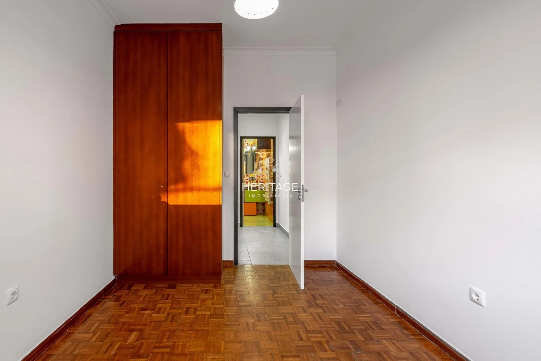 Apartamento T1 para Venda em Darque Foto 9