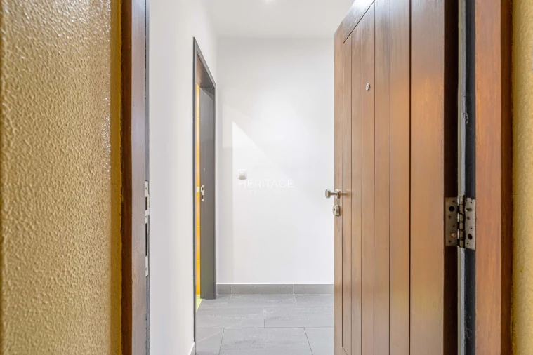 Apartamento T1 para Venda em Darque Foto 14