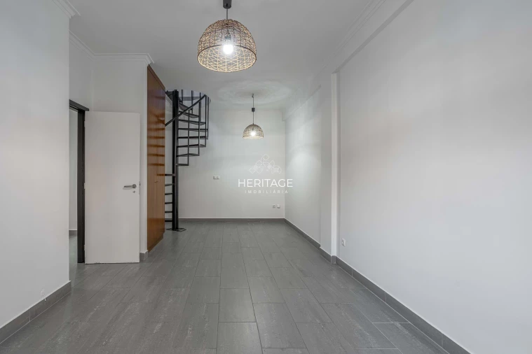 Apartamento T1 para Venda em Darque Foto 8