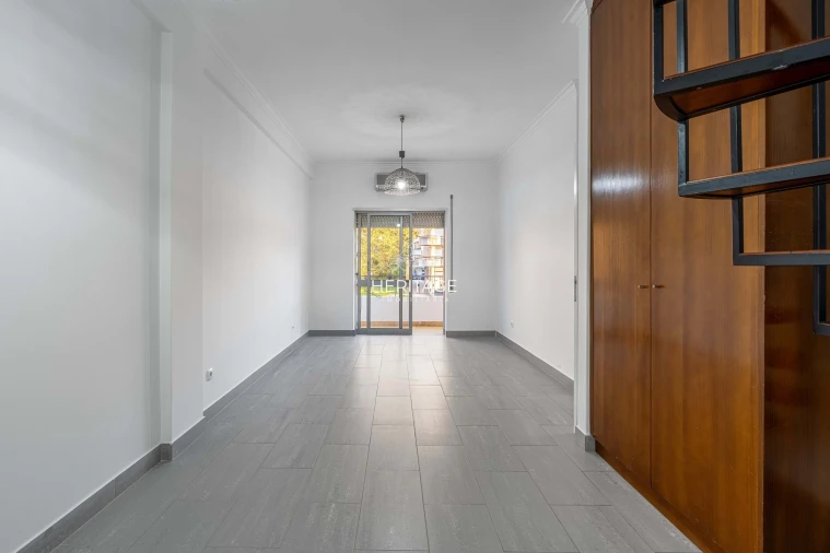 Apartamento T1 para Venda em Darque Foto 7