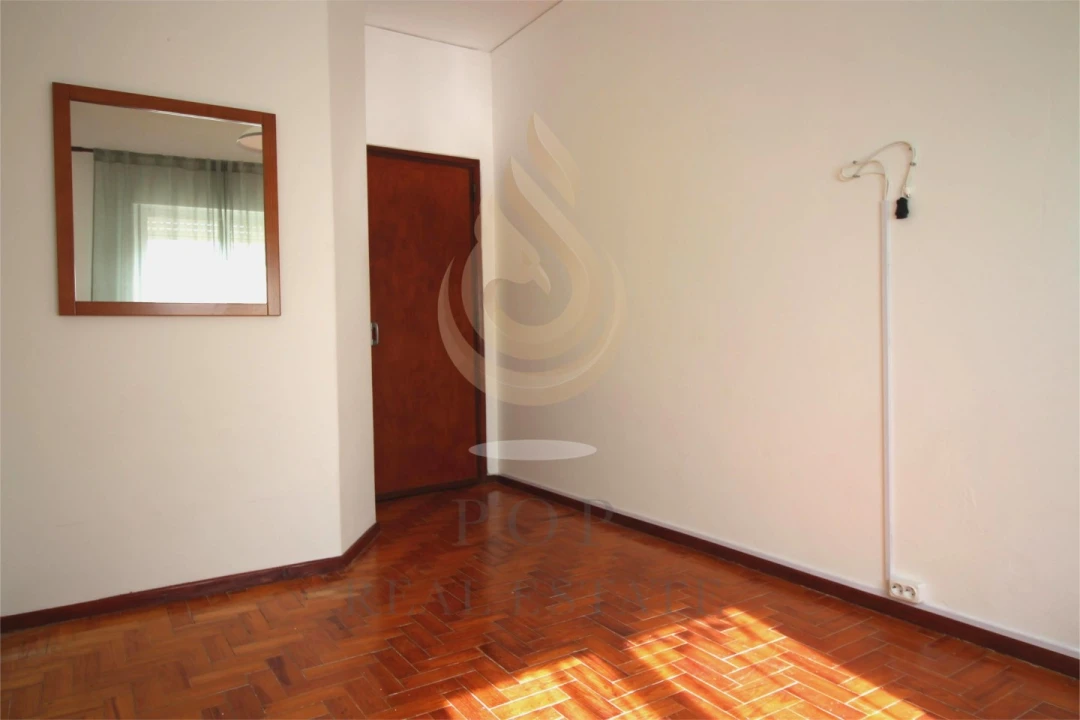 Apartamento T2 para Venda em Faro (Sé e São Pedro) Foto 4