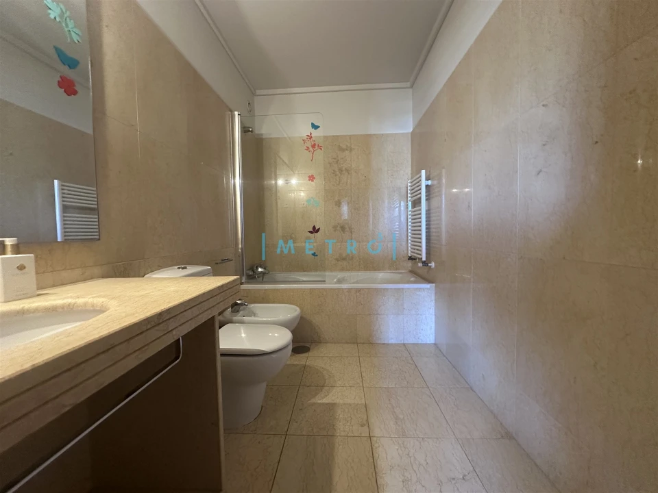 Apartamento T3 para Arrendamento em Aldoar, Foz do Douro e Nevogilde Foto 13