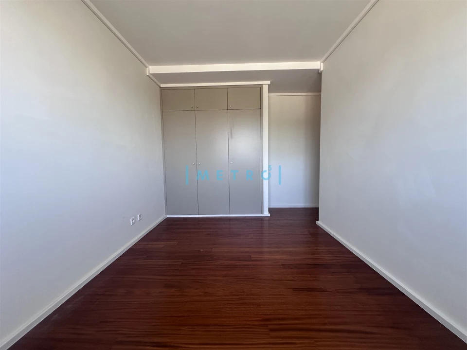 Apartamento T3 para Arrendamento em Aldoar, Foz do Douro e Nevogilde Foto 14