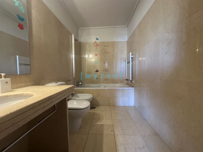 Apartamento T3 para Arrendamento em Aldoar, Foz do Douro e Nevogilde Foto 13