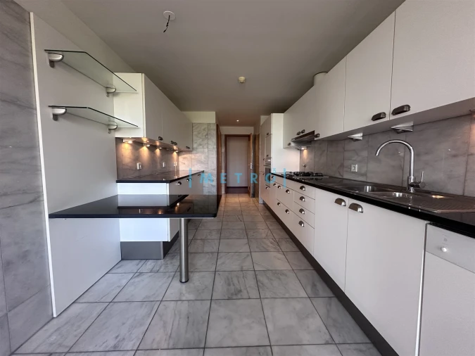 Apartamento T3 para Arrendamento em Aldoar, Foz do Douro e Nevogilde Foto 9