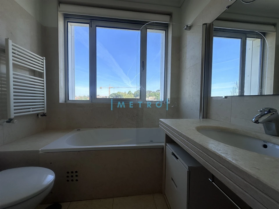 Apartamento T3 para Arrendamento em Aldoar, Foz do Douro e Nevogilde Foto 17