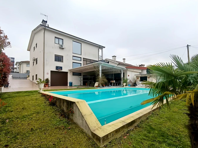 Moradia T4 para Venda em Lago Foto 16