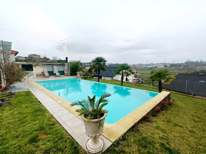 Moradia T4 para Venda em Lago Foto 13