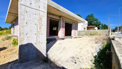 Moradia T3 para Venda em Mazedo e Cortes