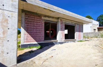 Moradia T3 para Venda em Mazedo e Cortes