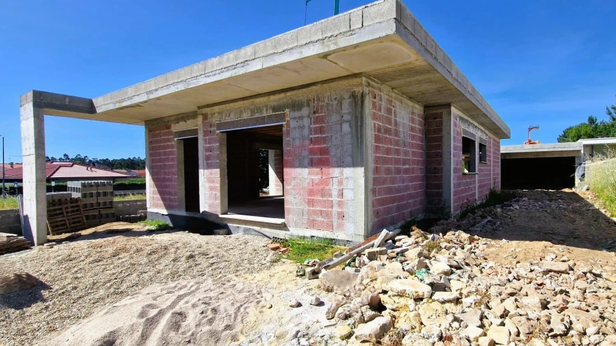 Moradia T3 para Venda em Mazedo e Cortes
