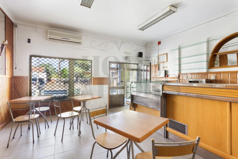 Loja para Venda em Charneca de Caparica e Sobreda