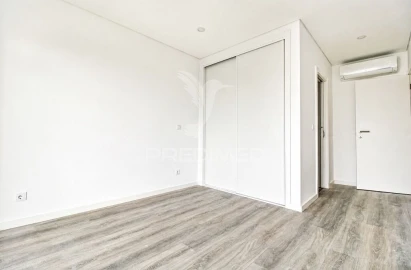 Apartamento T2 para Venda em Charneca de Caparica e Sobreda