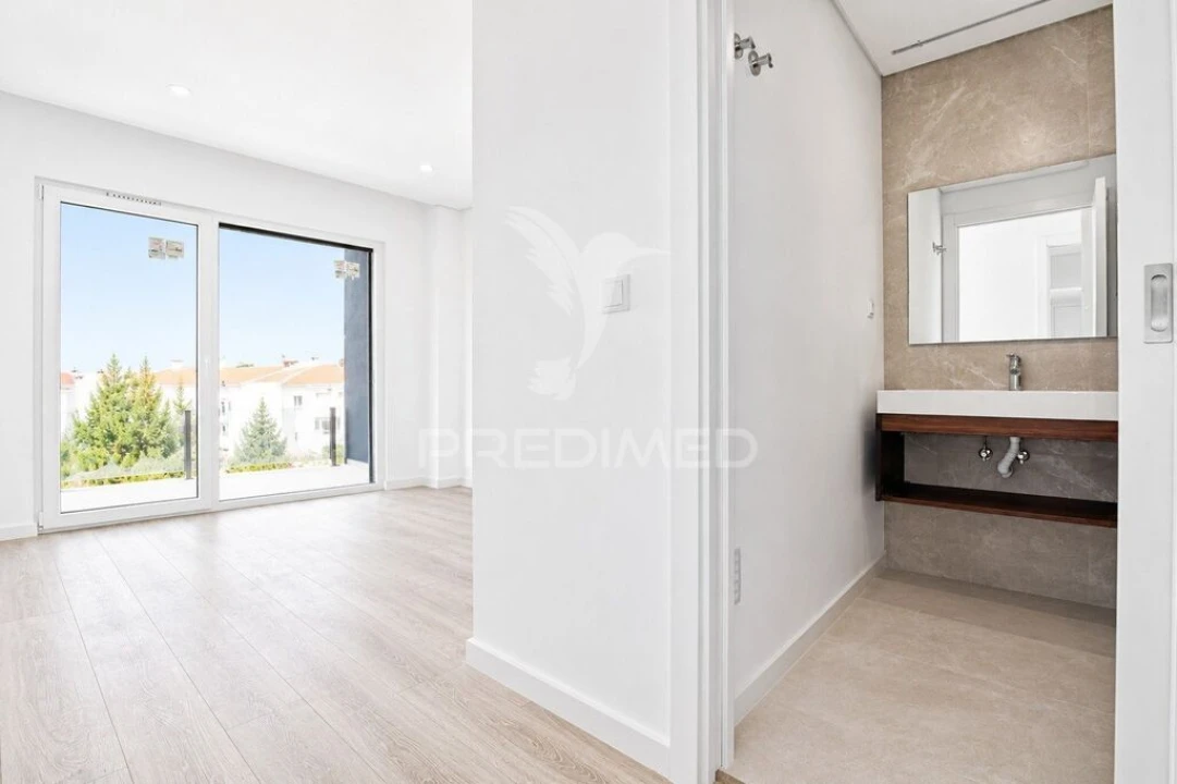 Apartamento T2 para Venda em Charneca de Caparica e Sobreda Foto 10