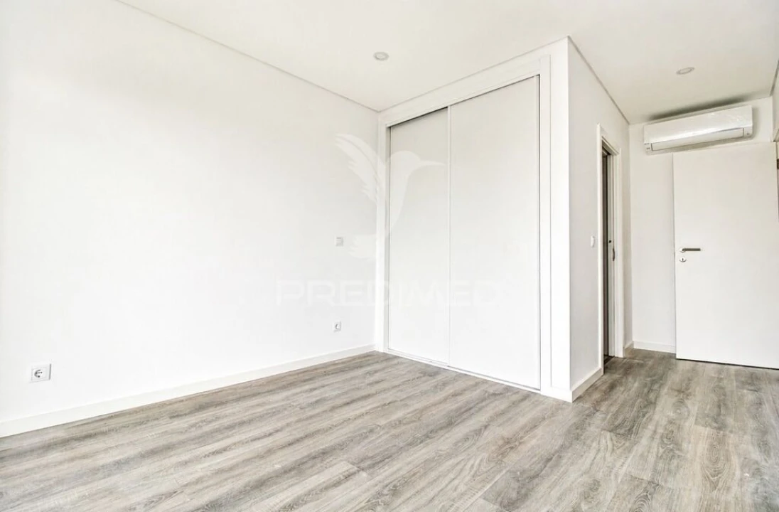 Apartamento T2 para Venda em Charneca de Caparica e Sobreda Foto 12