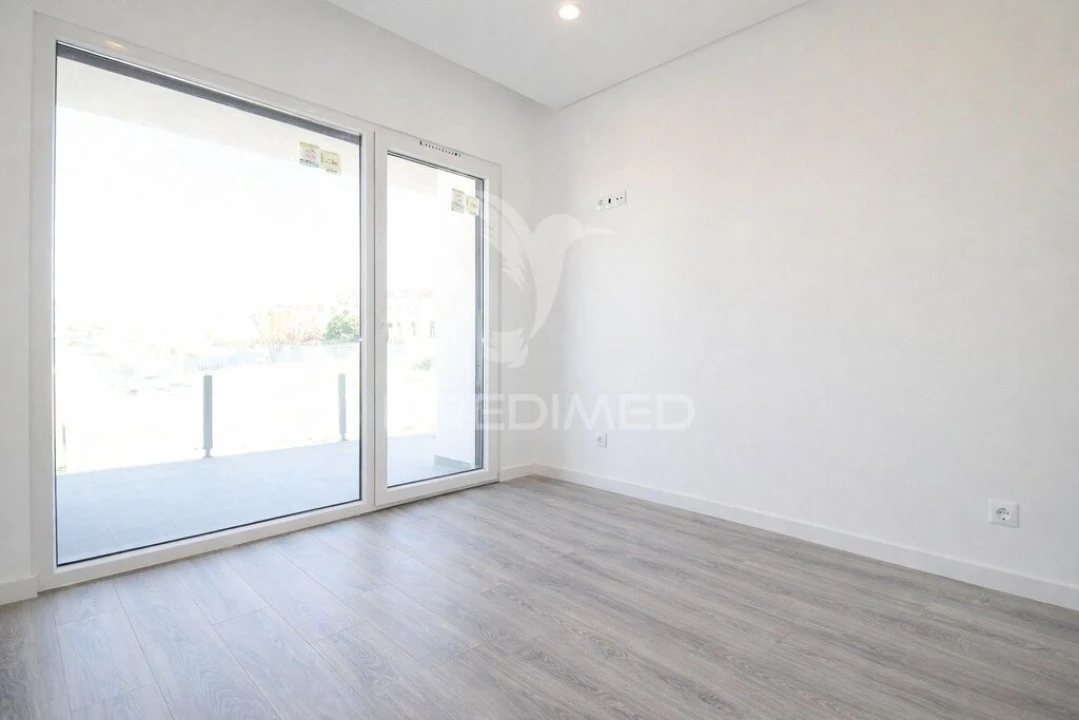 Apartamento T2 para Venda em Charneca de Caparica e Sobreda Foto 9