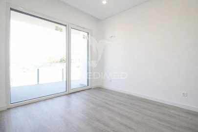 Apartamento T2 para Venda em Charneca de Caparica e Sobreda