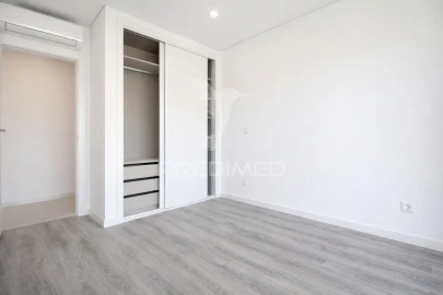 Apartamento T2 para Venda em Charneca de Caparica e Sobreda
