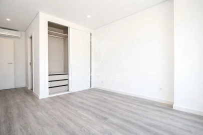 Apartamento T2 para Venda em Charneca de Caparica e Sobreda