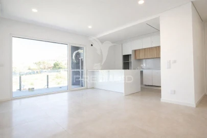Apartamento T2 para Venda em Charneca de Caparica e Sobreda