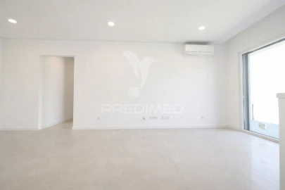 Apartamento T2 para Venda em Charneca de Caparica e Sobreda