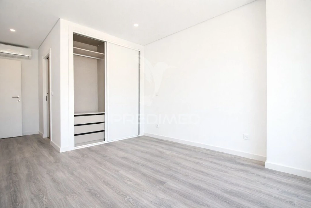 Apartamento T2 para Venda em Charneca de Caparica e Sobreda Foto 15
