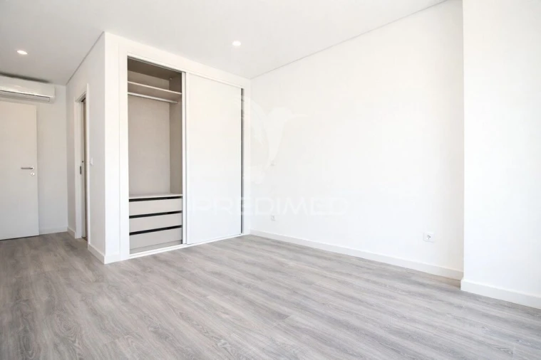 Apartamento T2 para Venda em Charneca de Caparica e Sobreda Foto 15