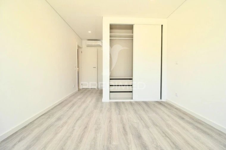 Apartamento T2 para Venda em Charneca de Caparica e Sobreda Foto 16