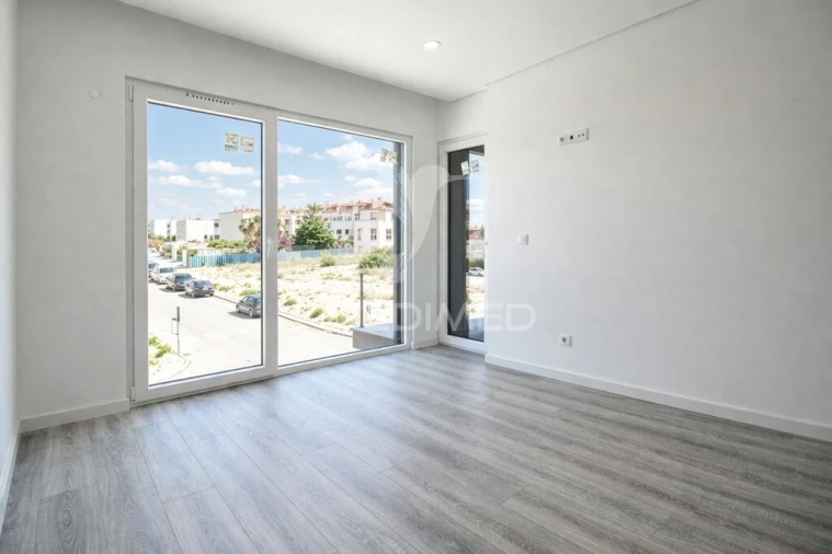 Apartamento T2 para Venda em Charneca de Caparica e Sobreda Foto 14