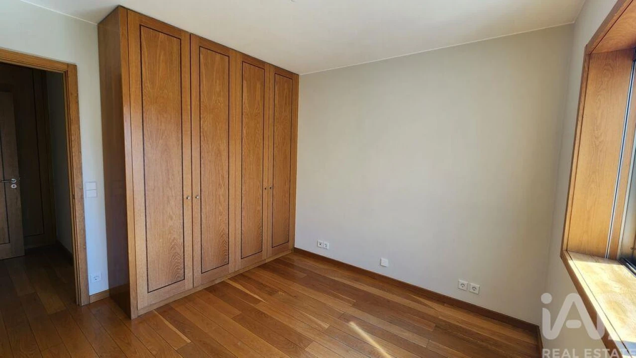 Apartamento T2 para Arrendamento em Ramalde Foto 11