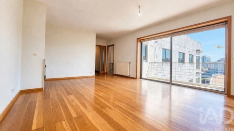 Apartamento T2 para Arrendamento em Ramalde